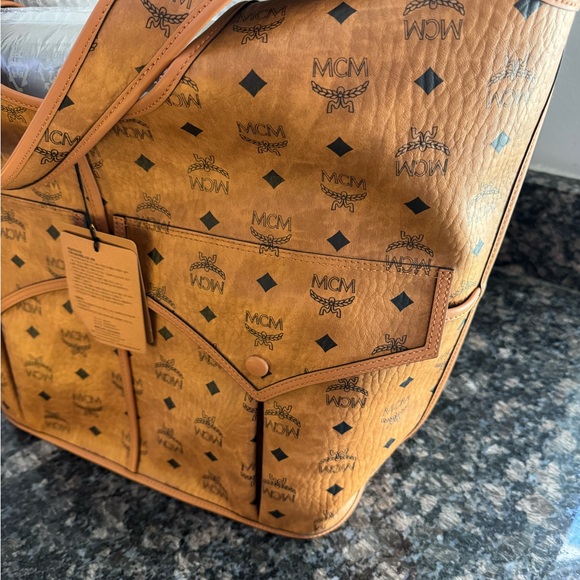 MCM XL Leni Shopper in Visetos Tote Bag, Purse. NWT Authentic $980 - Picture 5 of 16